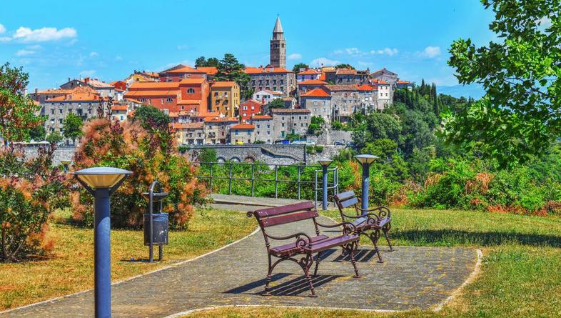 Starogradske klupice među deset s najljepšim pogledom u Hrvatskoj