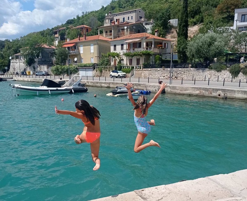 Vruće i sparno ljetno vrijeme nastavlja se i idućih dana