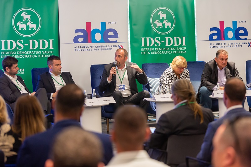 Paus na panelu â€žKoliko smo daleko od stvaranja otvorenog društvaâ€œ: Ne smijemo dozvoliti da nam se vraćaju teme koje smo odavno zatvorili 