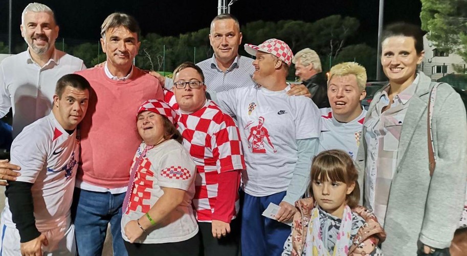 HNS i mladi vatreni uvećali donaciju za down sindrom Centar Pula