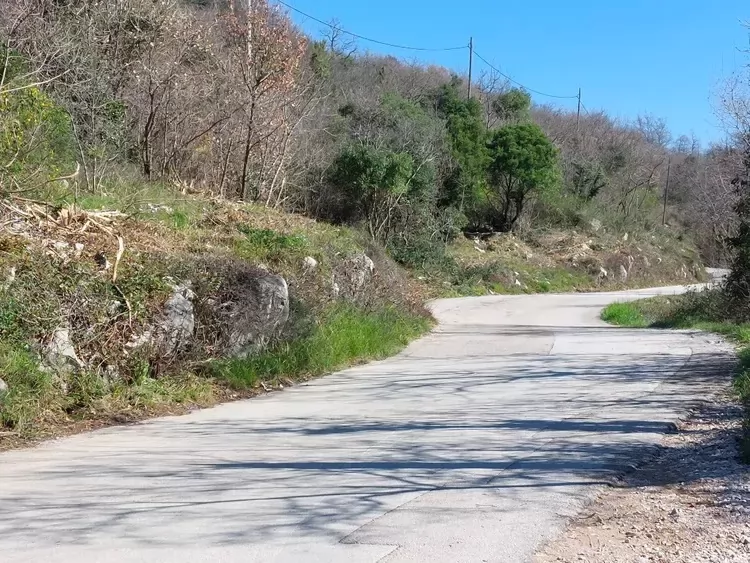 Cesta za Gornji Rabac čeka nastavak sanacije, do tada uređenje bankina