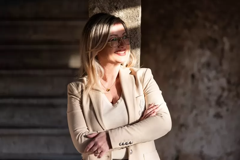 Barbara Udovičić - Jedna žena. Četiri stolice. Sve ostalo je nepredvidivo