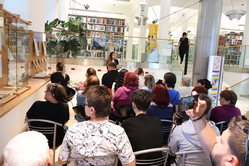 U Pulskoj gradskoj knjižnici otvorena je izložba `Vladimir Nazor – Velikan Istre`, autora Kristijana Žgaljardića