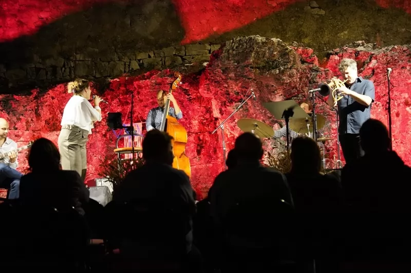 Jazz, vino i povijesni ambijent: Kaštel u Kršanu ugostio posebnu glazbenu večer