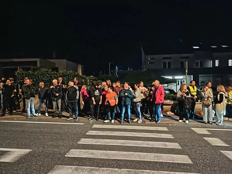 Prosvjednici u Koromaču zatražili Geigerov brojač za kontrolu radioaktivnosti tereta u kamionima