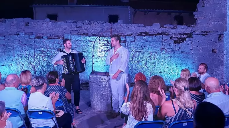 Premijera poetske predstave `Snovi od Kamena` održana na 6. Bembo Festu u Balama
