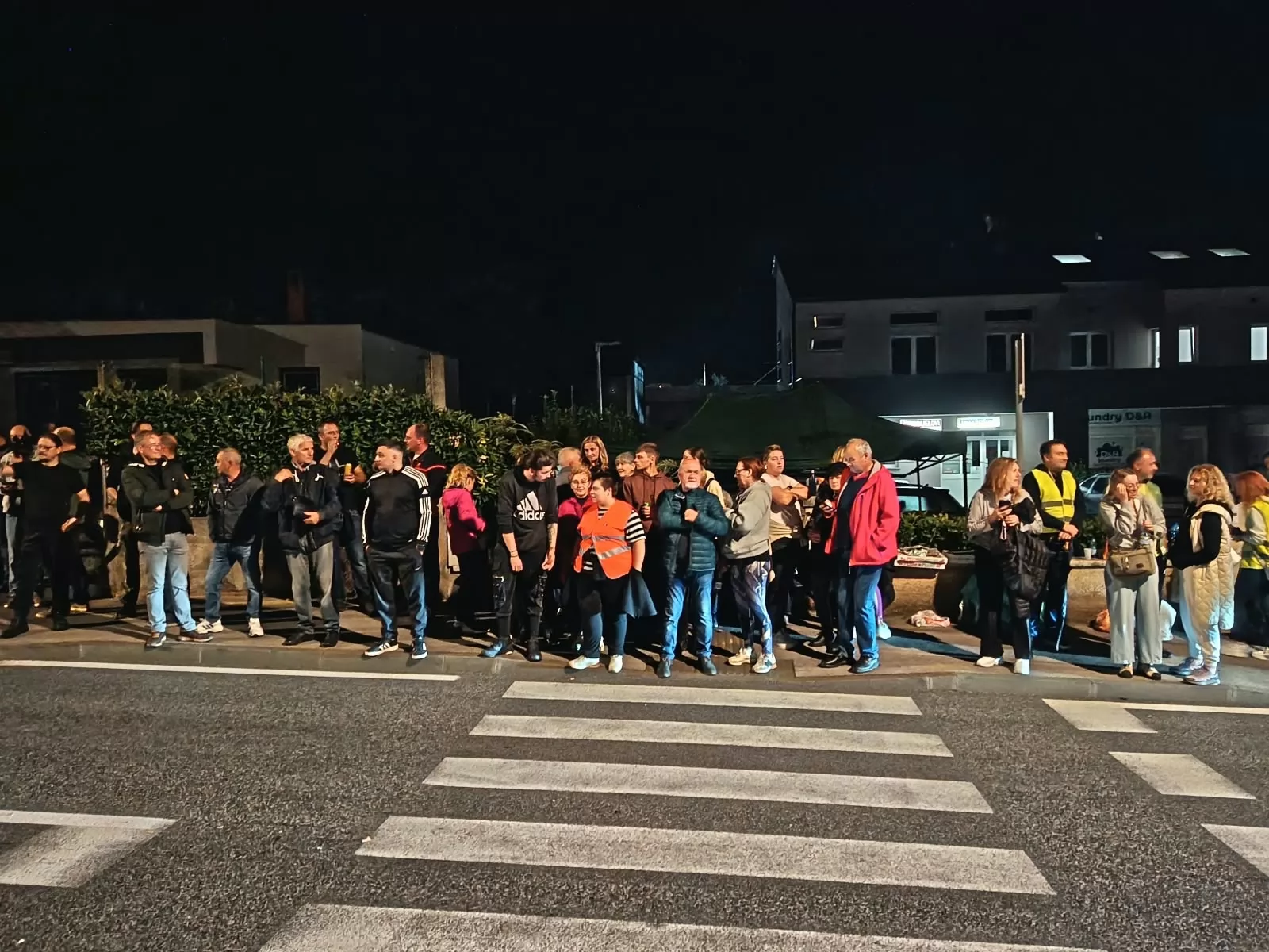 Prosvjednici u Koromaču zatražili Geigerov brojač za kontrolu radioaktivnosti tereta u kamionima