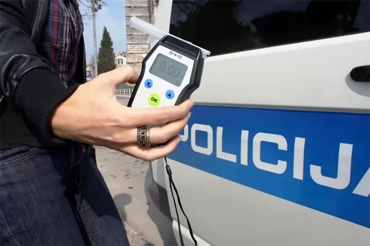 Labin - S 1.88 promila udario u dva parkirana vozila