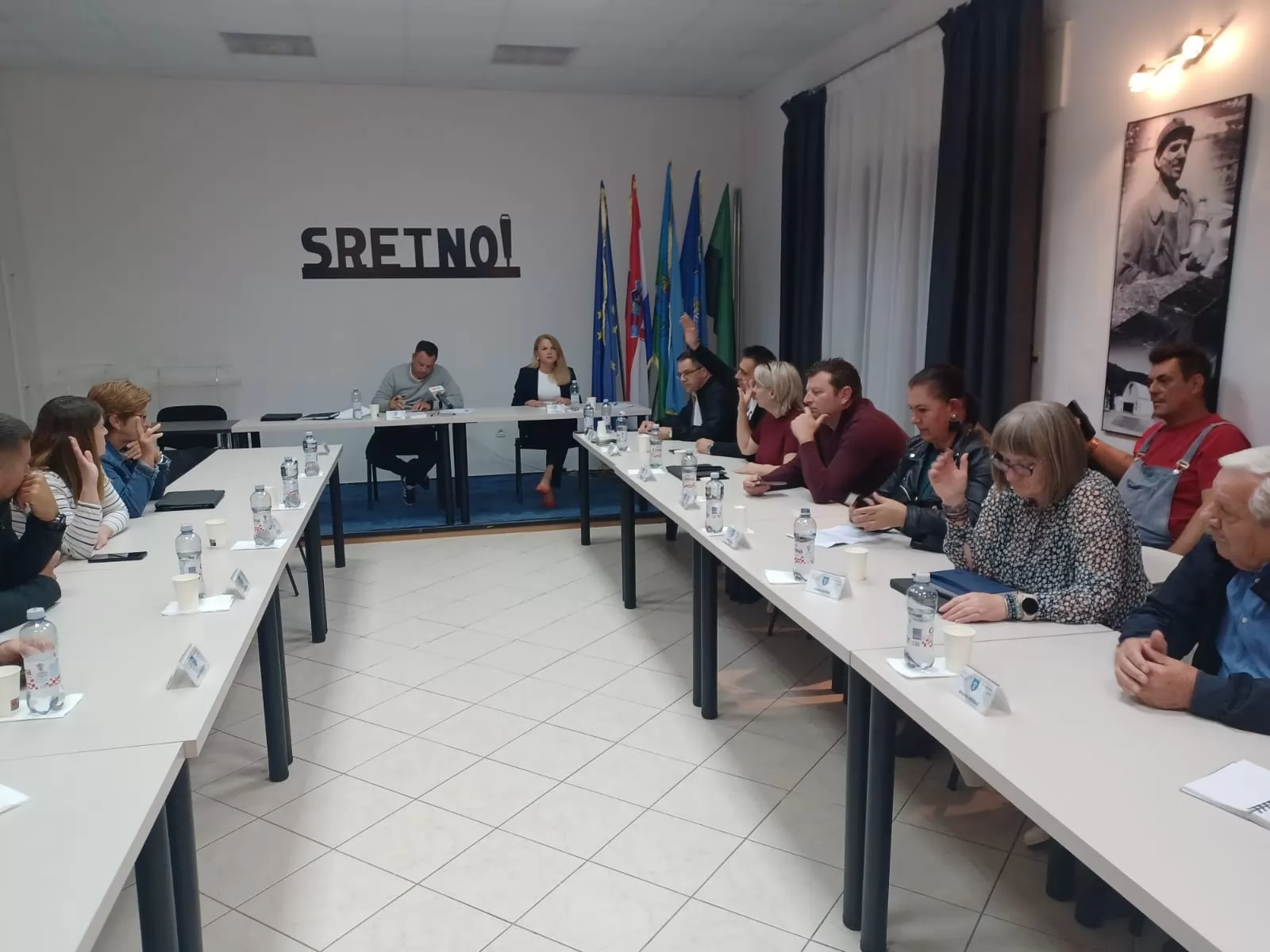 Izvanredna sjednica Općinskog vijeća u Raši pokazala duboki jaz između korporativnih planova investitora i  ljudi koji žive na ovom području