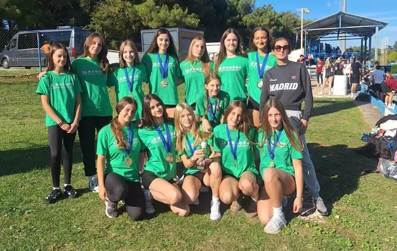 Učenice Osnovne škole `Ivo Lola Ribar` ekipne prvakinje Istarske županije u atletici