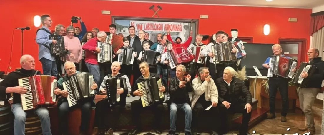 U Raši se održava 19. susret harmonikaša Labinštine: „Labinjonski armonikaši“ ponovno okupljaju ljubitelje harmonike