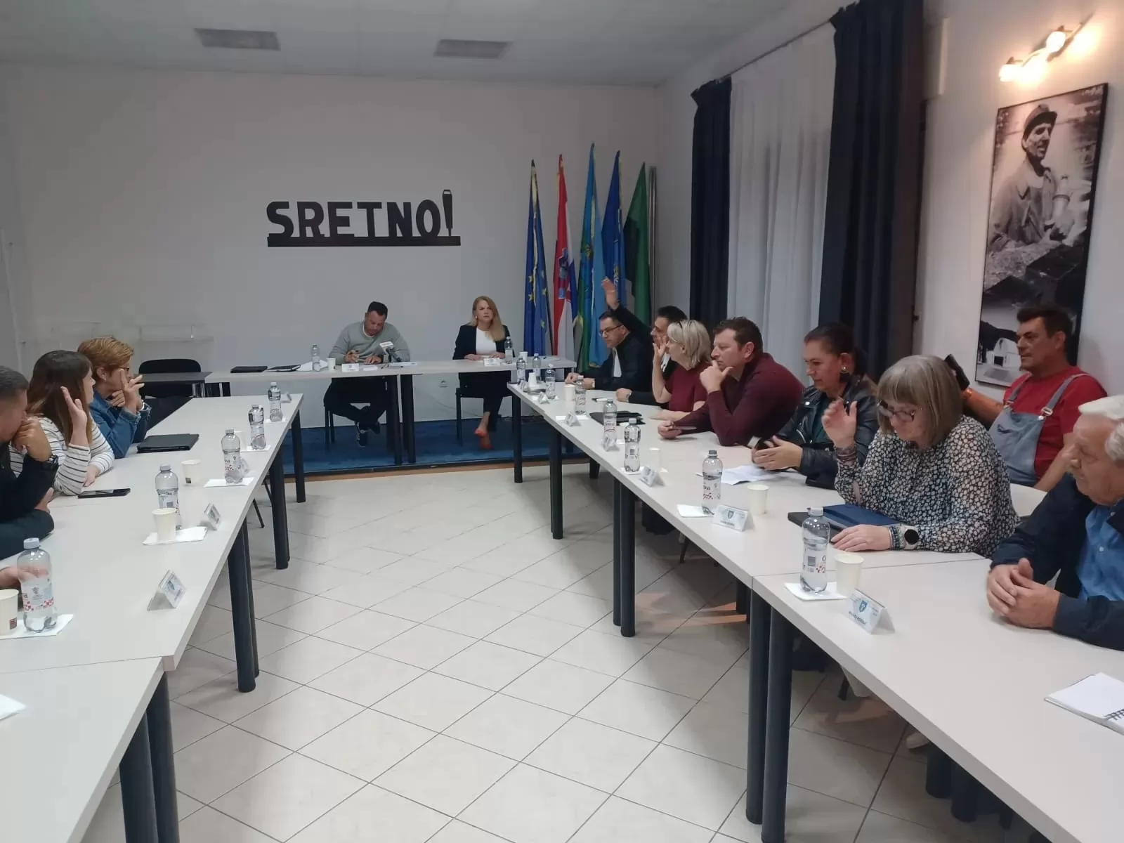 Izvanredna sjednica Općinskog vijeća u Raši pokazala duboki jaz između korporativnih planova investitora i ljudi koji žive na ovom području