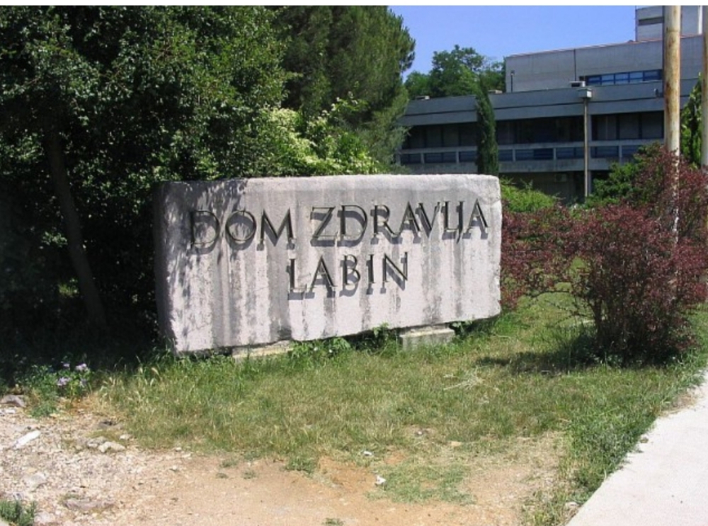 Čitateljica:`Epidemiologinja kasni, neljubazno se odnosi prema pacijentima i u par sekundi postavlja „dijagnoze operativne naravi`