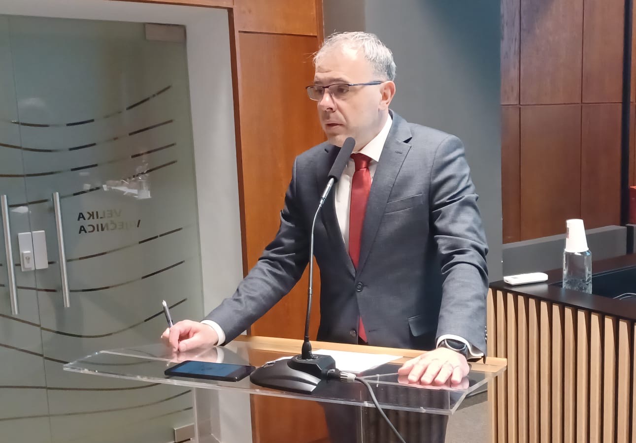 6ab9c66c-9ced-4063-8b93-48e10b7d2c1b