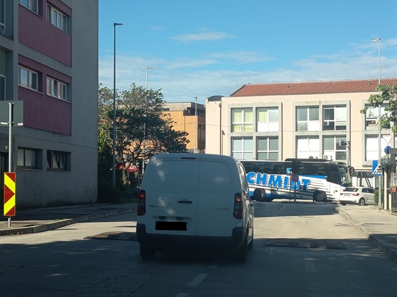 Deset metara do glavne ulice