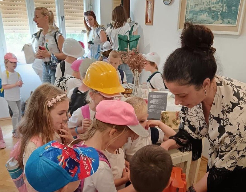 f87cdabe-444b-401e-8dd2-c23fa5349e29